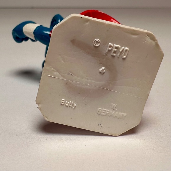 Vintage Super Smurf Figurine • Bully Peyo • W. Germany • Red Cape • - Picture 6 of 6